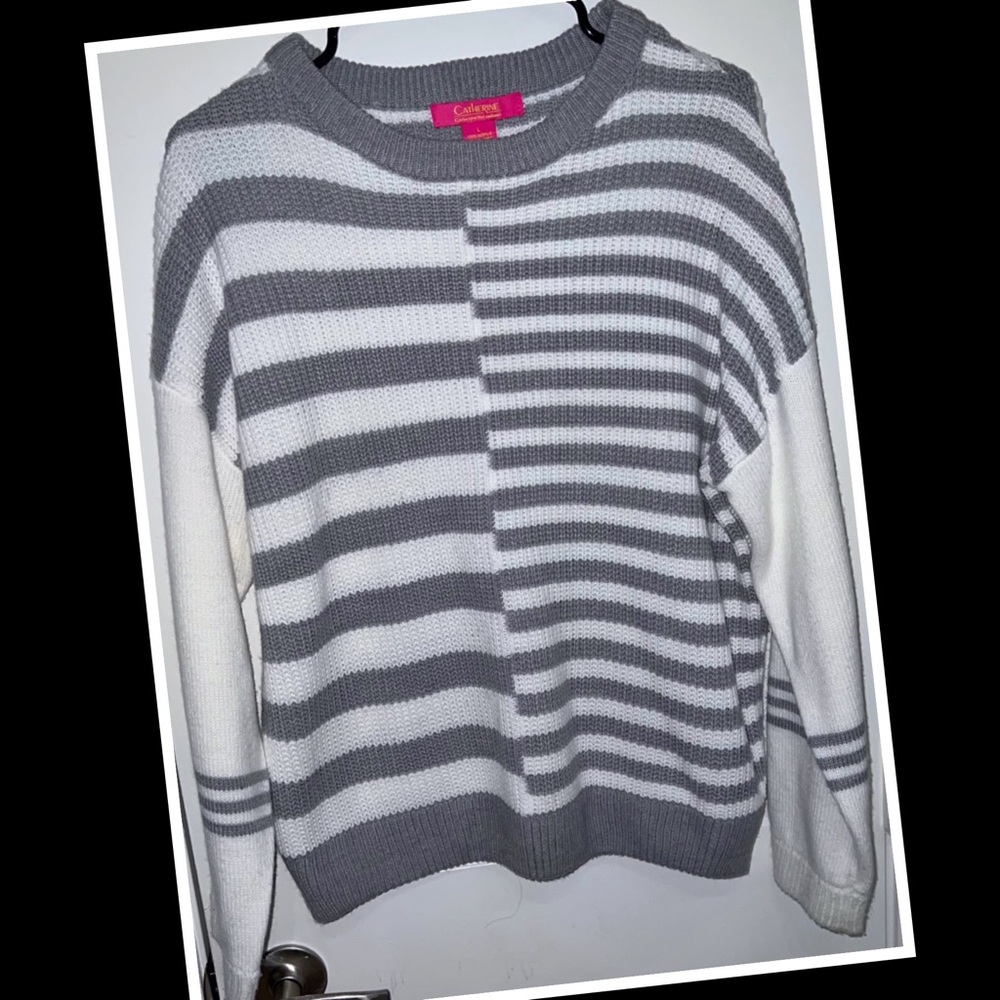 •Catherine Women’s striped sweater☁️EUC☁️